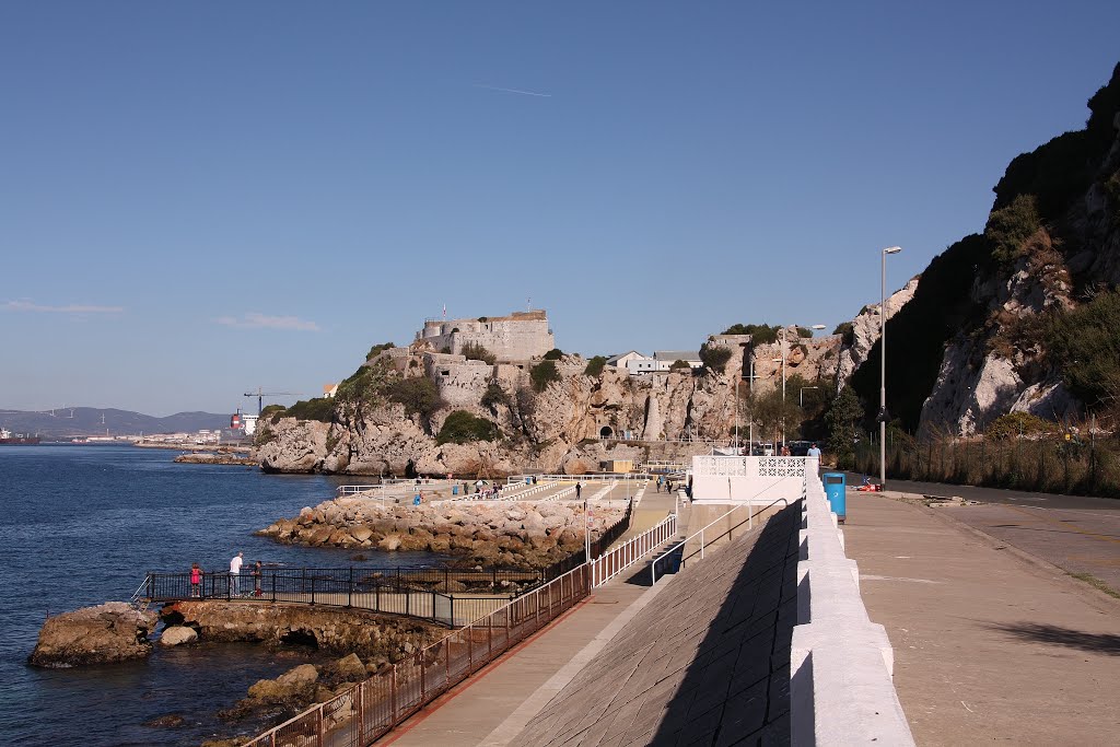 Fortificação - Gibraltar - UK by Nuno M. Neves