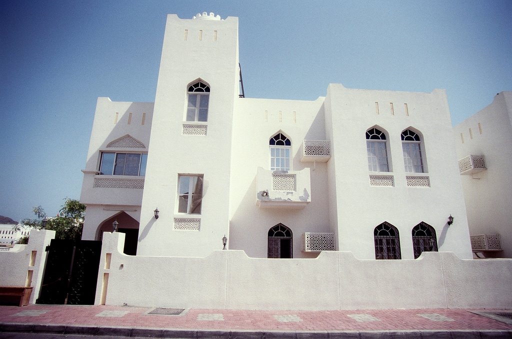 Villas in Old Muscat, Oman. by Marcin Klocek - traveller.pl