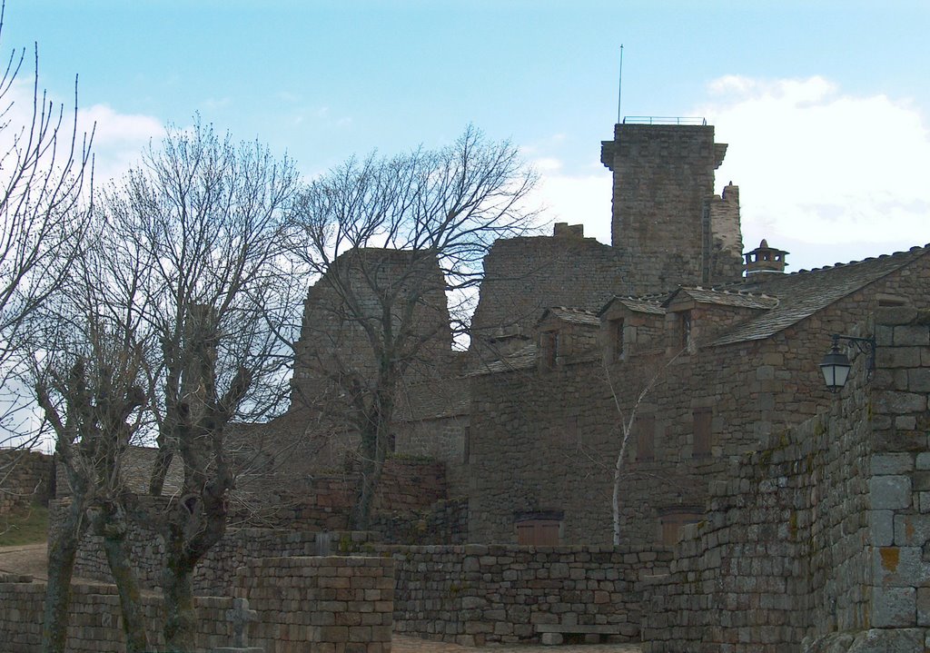 l'entree de la garde-guérin ,l'entree by Alain Guillemet