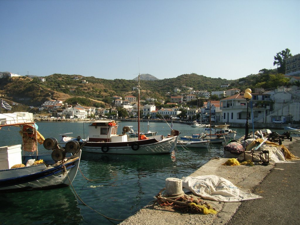 Ikaria Evdilos - Ευδηλος / Βολτα στο λιμανι by Stathis Chionidis