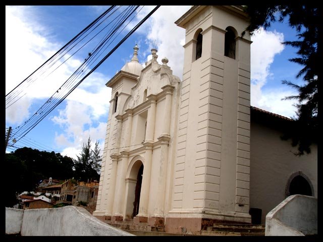 Iglesia Santa Lucia by Mario F. Zepeda