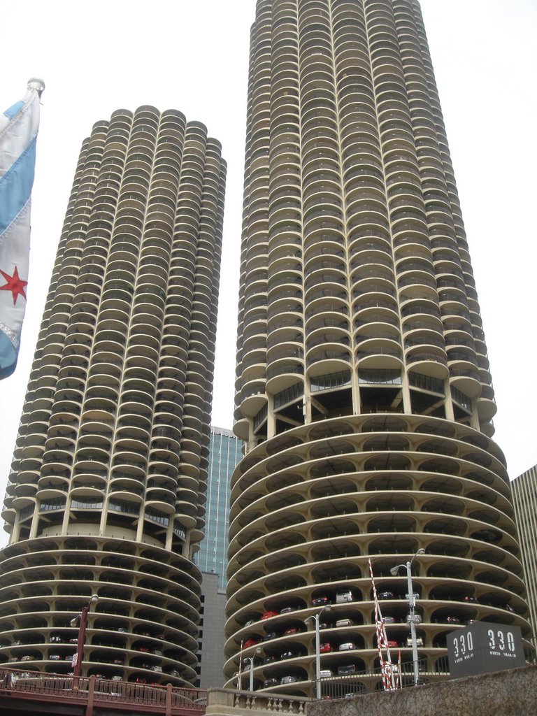 Marina City by Angelo Vanagolli