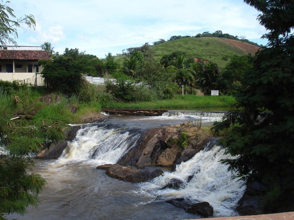 CACHOEIRA DO GRILLO - TOMBOS - MINAS GERAIS by Daniela Herdy Pedrosa