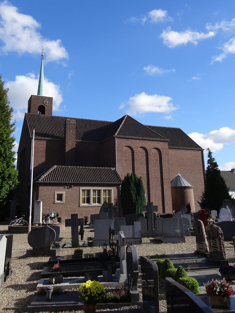 Heilige Michaëlkerk Berg aan de Maas by Pascal Van Acker