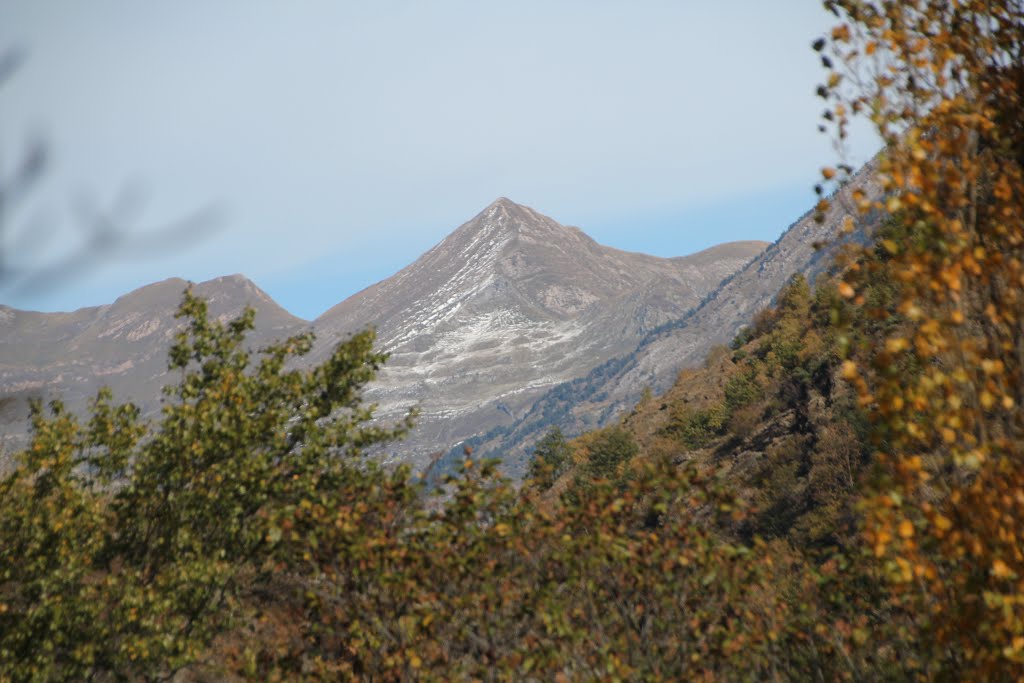 El Montalt, pujant a Àrreu by roc garcia-elias cos