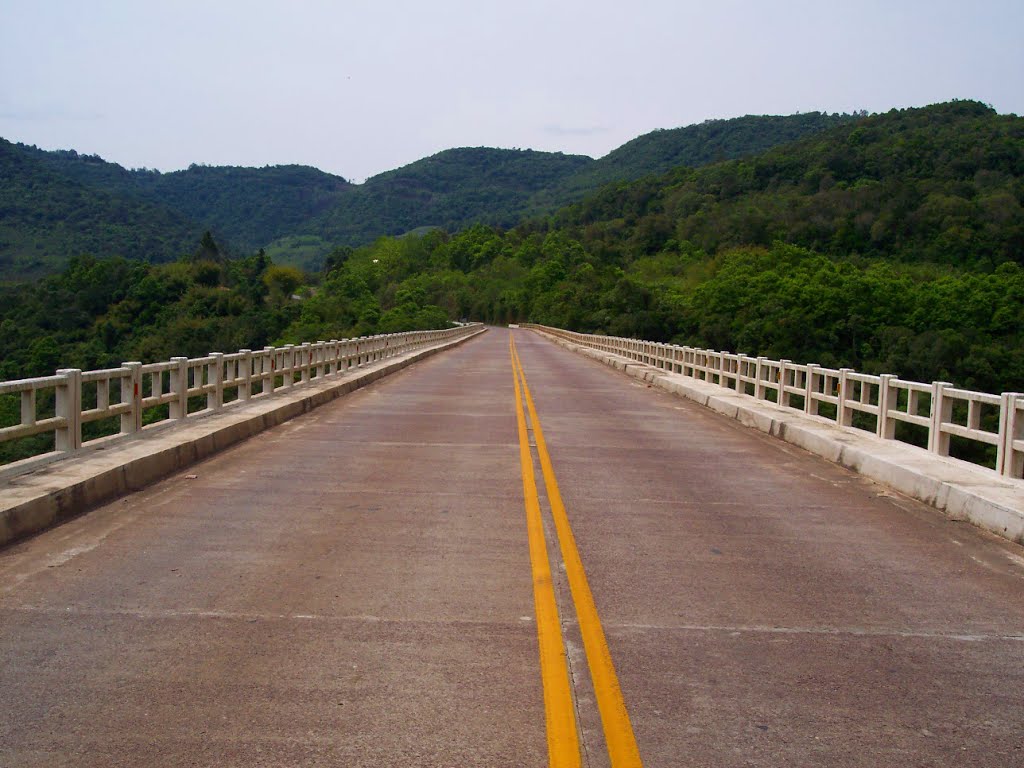 Ponte sobre o Rio das Antas by Goku :D