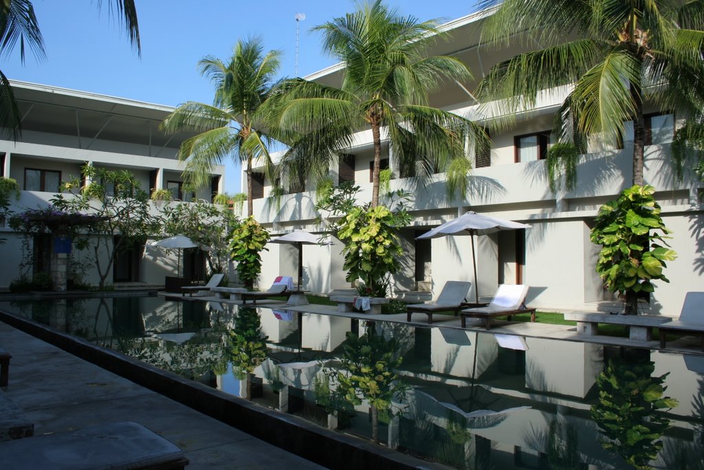 Oasis Kuta Hotel by kumlung