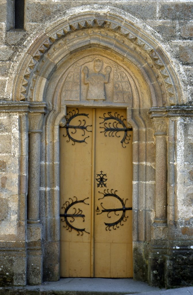 IGLESIA GÓTICA DEL SALVADOR DE SARRIA by peregrinoteca