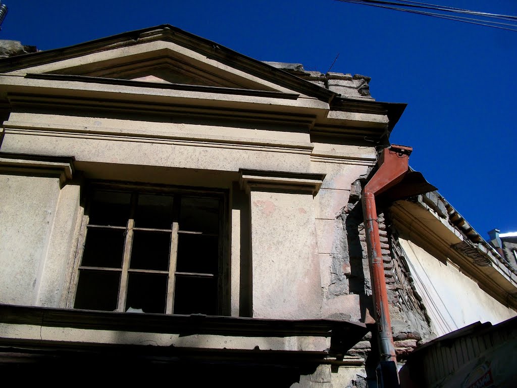 Chonkadze street, house in poor condition by Pogromca Gašnič