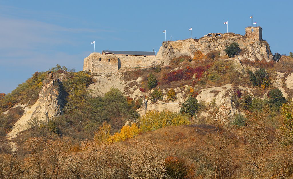 Siroki vár by Pászti György