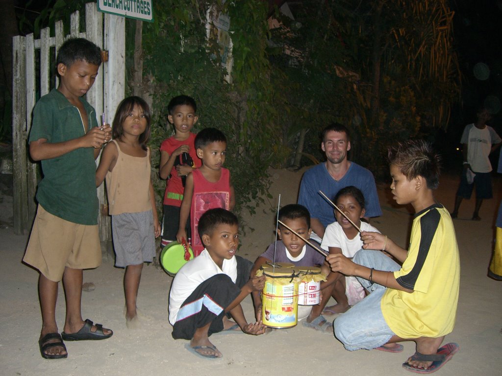 Christmas Songs in El Nido by fleclerc