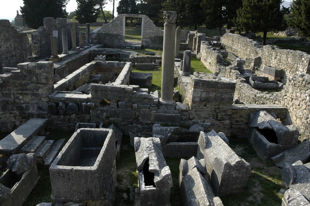 Salona (Solin) - Necropoli Romana di Manastirine 3 by Bruno Di Daniel - Italy