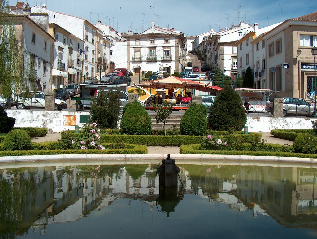 Fonte da praça de caslelo de vide by Netto Monteiro