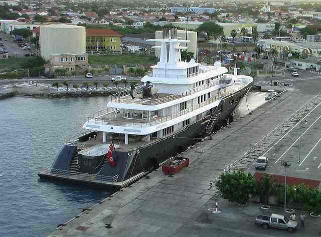 Yacht in Aruba by geppanoramio