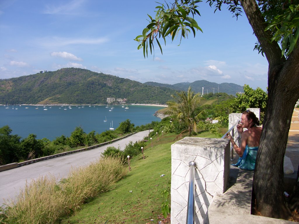 Wiew of Nai Han Beach december 2007 by Per Sorensen