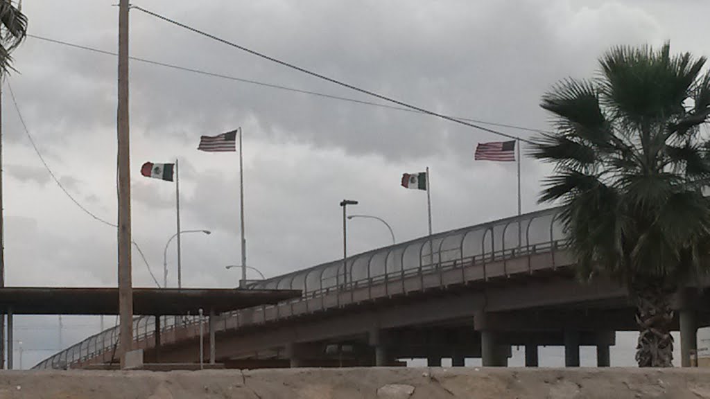 El Paso, TX (US-Mexico Border) by RichBC