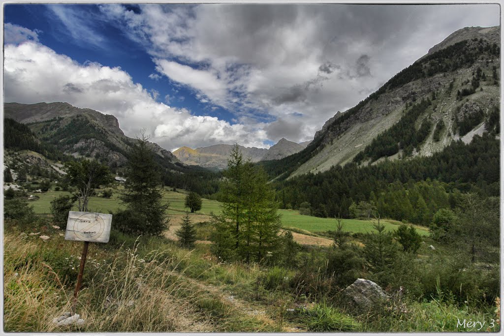 Val d'Euntraunes: vue prise près de la source du Var. by Méry 3°人~°。