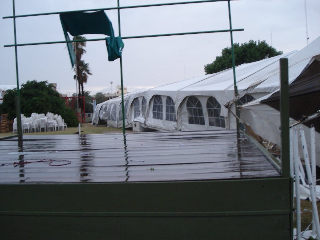 Tornado Henderson Canta 2008 4, carpa de la peña (salto la estatua de la madre) by juako28