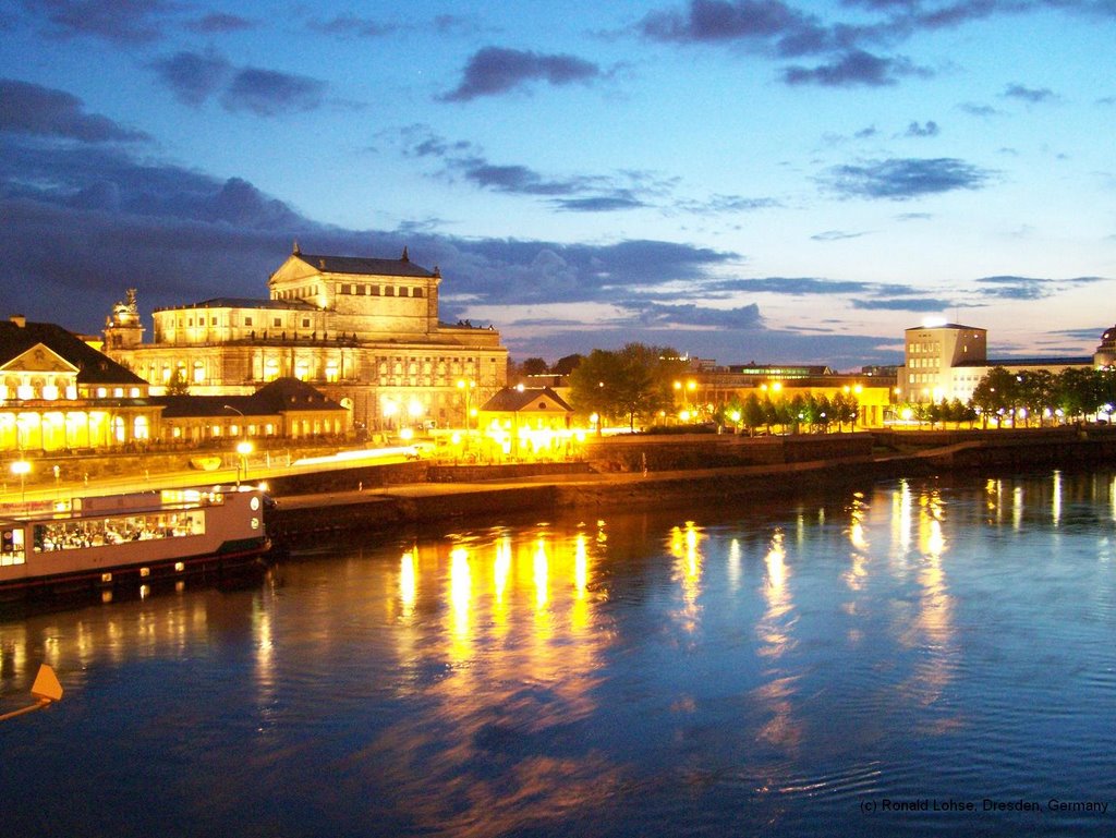 Dresden, Semperoper am Abend -rolo 2008- by Ronald Lohse