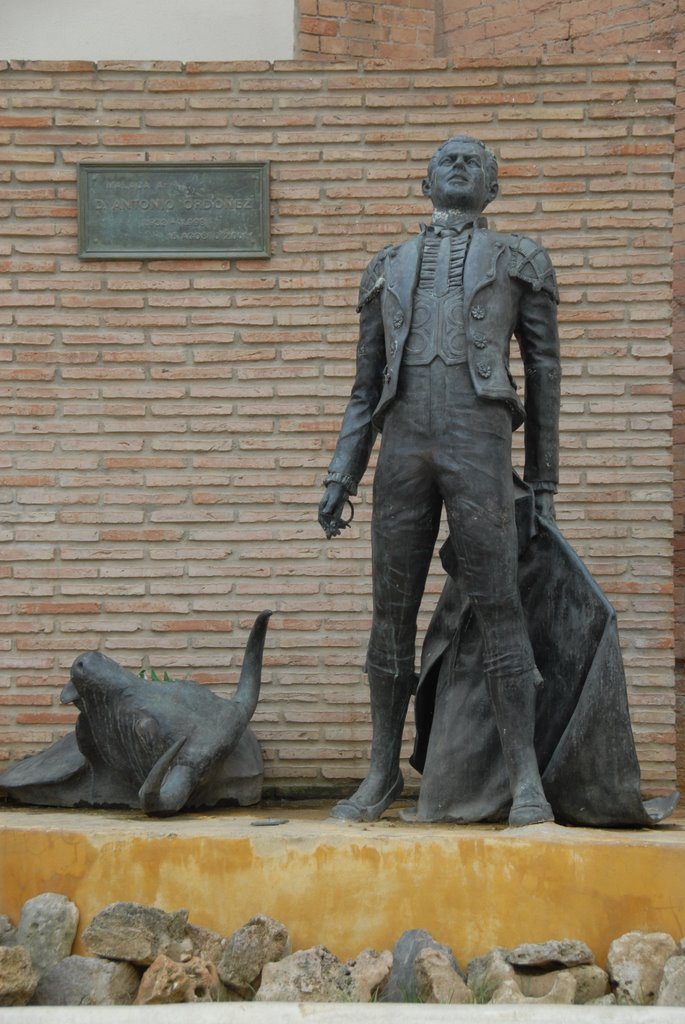 Monumento a Ordoñez by Enrique Fernandez Ma…