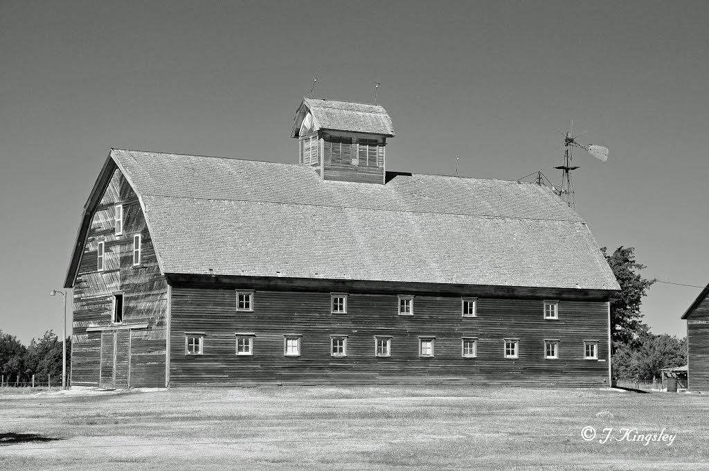 Kansas Barn by J Kingsley