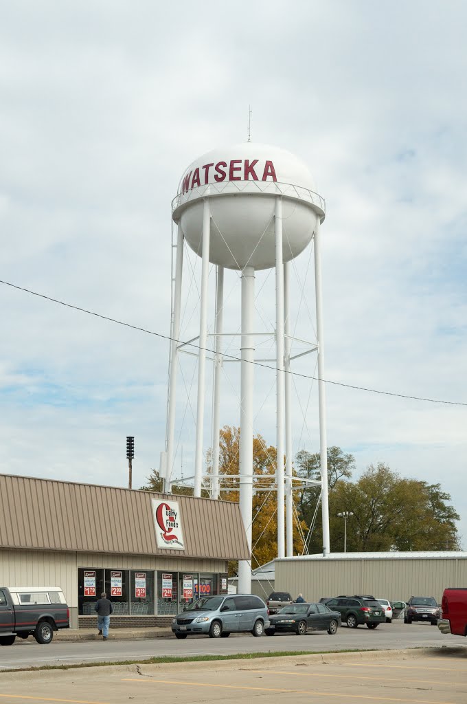 Watseka, Illinois water tower by D200DX