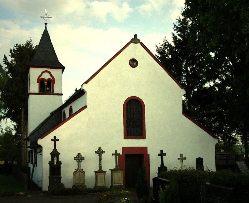 Polch, Kapelle St. Georg - Eine der ältesten Kirchen der Eifel by foxtrottkilo