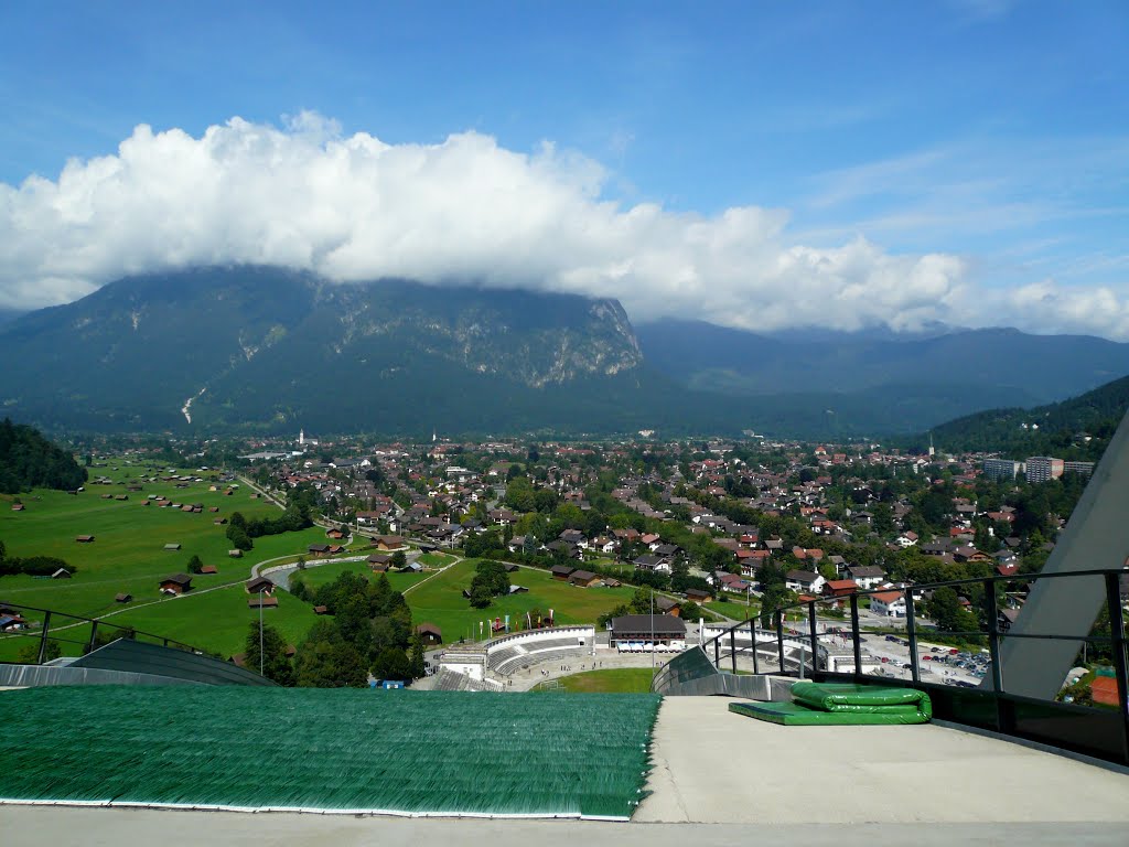 Blick von der Sprungschanze auf Garmisch-Partenkirchen by Mr.T