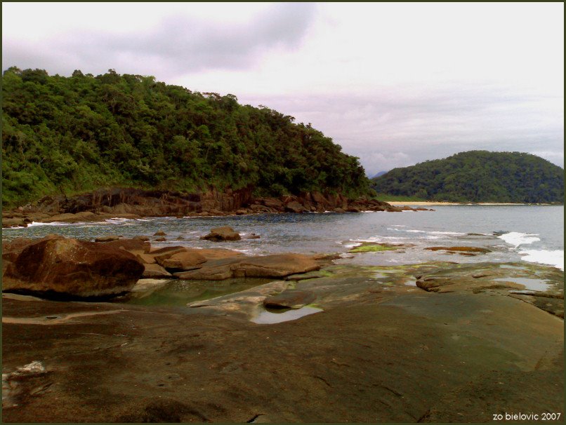 Praia do Prumirim, viewed from Praia do Lucio (across Felix cliffs) by stenara