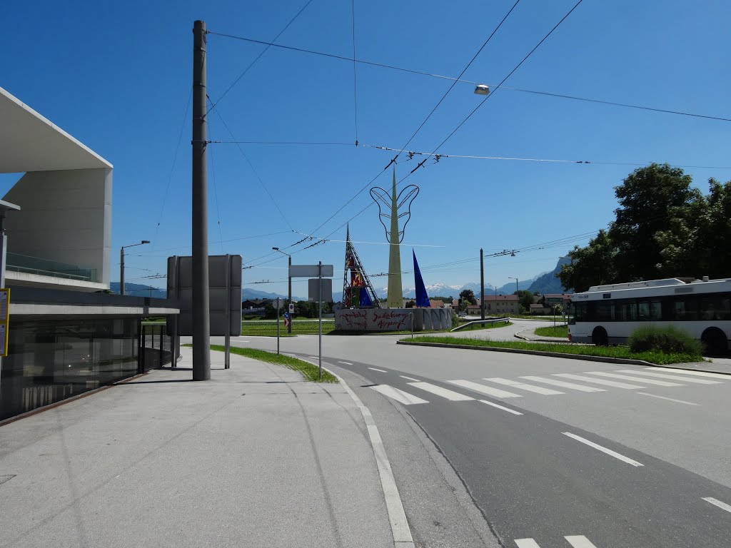 The sculpture in the round at the entrance of the Airport of Salzburg by Diego Giuseppe