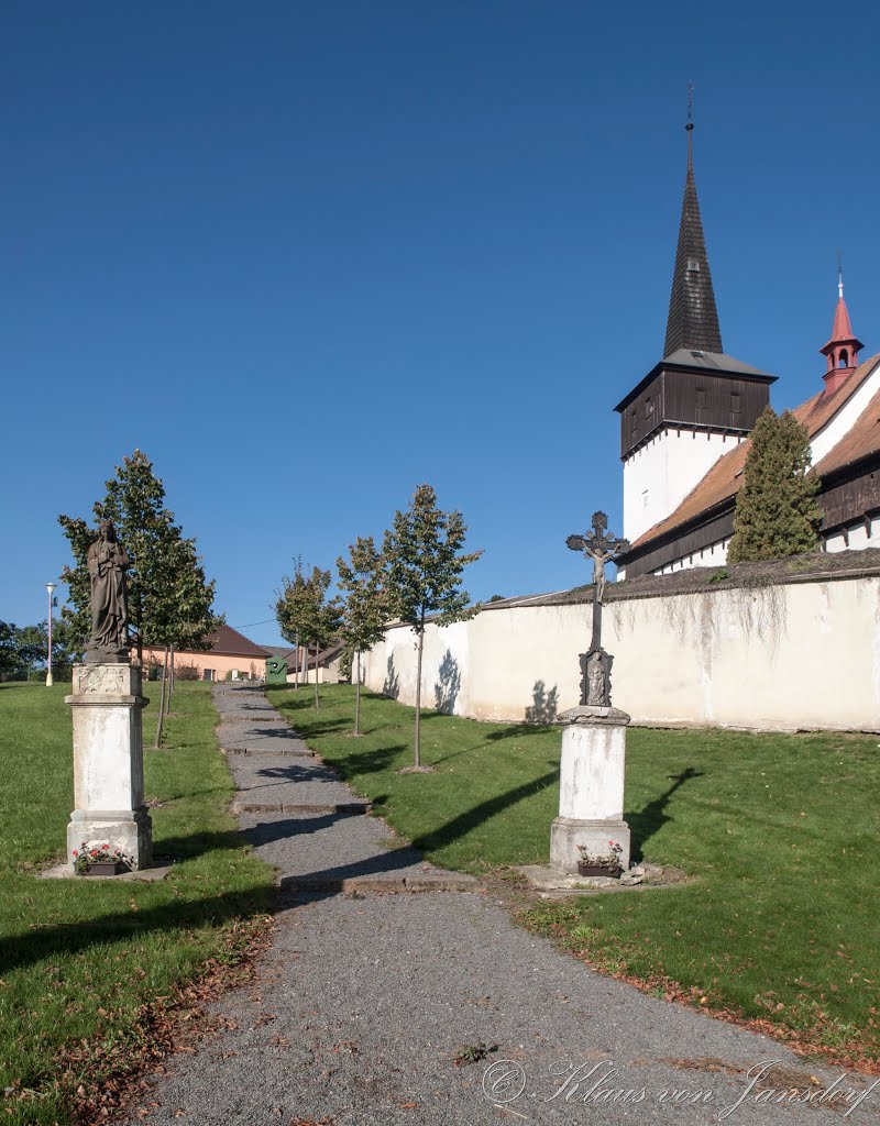 Banín, sculpture, cross and church by Klaus von Jansdorf