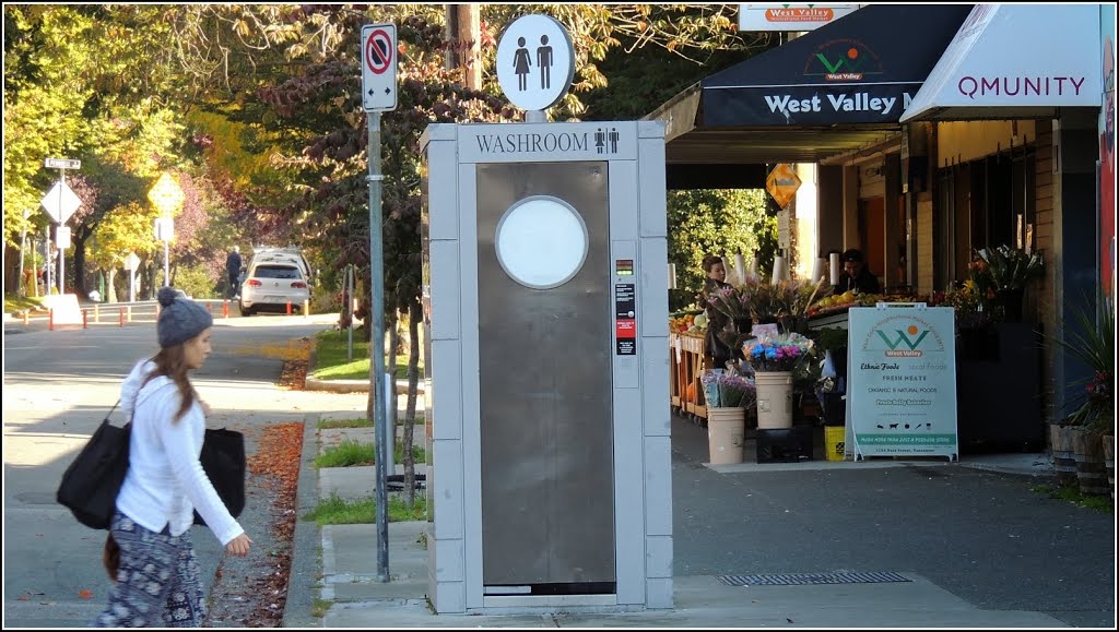 Automated public loo in West End - October 2013 by ThosGee