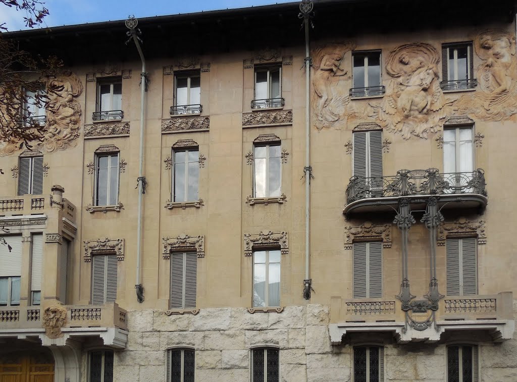 Torino, corso Rodolfo Montevecchio 50, Casa Maffei (Antonio Vandone da Cortemilia, Alessandro Mazzucotelli, Aloatti 1909) by Jacques Lasserre