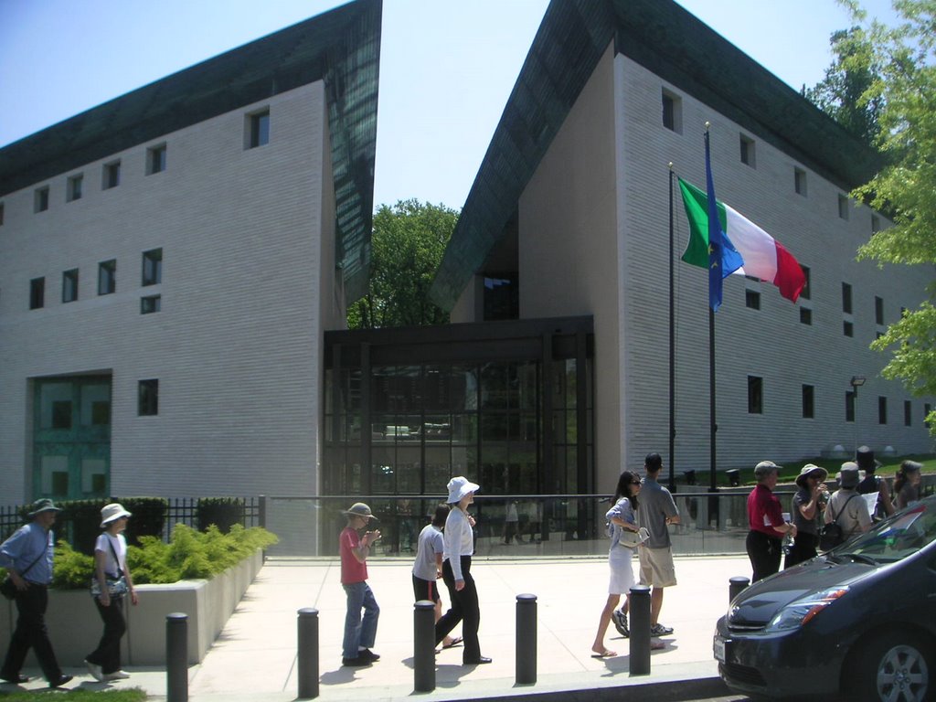 Embassy of Italy entrance by bullonboyd