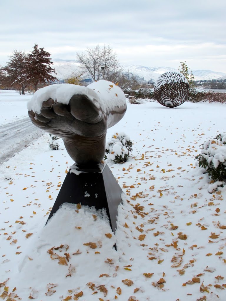 Kevin Petelle's giant foot by L.A.H.R.