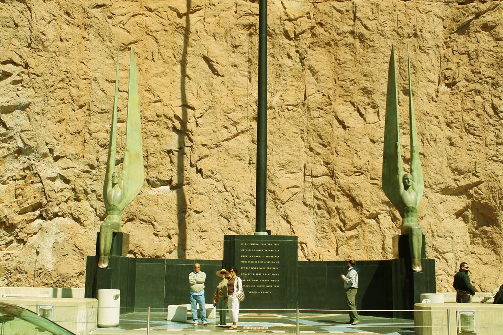 Statues at Hoover Dam by Rosencruz Sumera