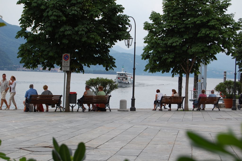 Fall 2007, Lago Maggiore, Cannobio, Waterfront by HoZi