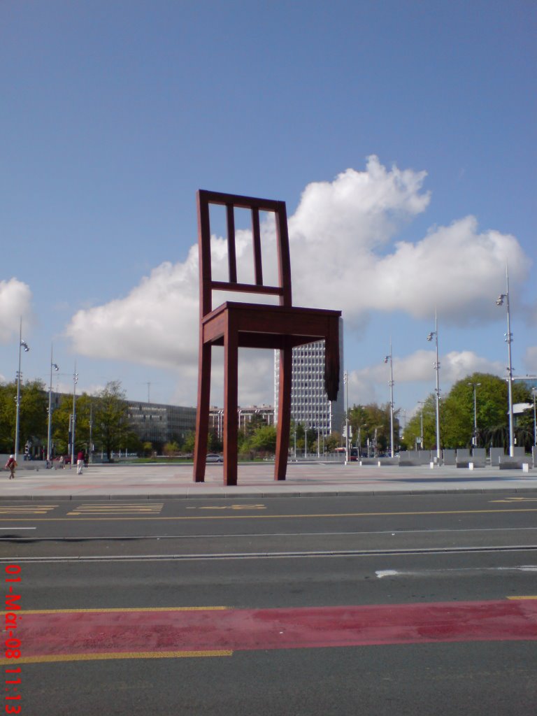 Memorial Against mines, The broken Chair by alkonst