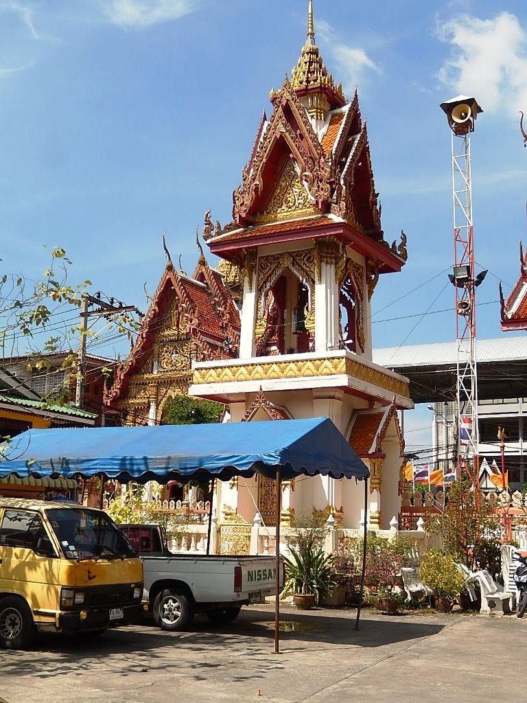 Wat Thang Luang by yasufumi yoshizawa