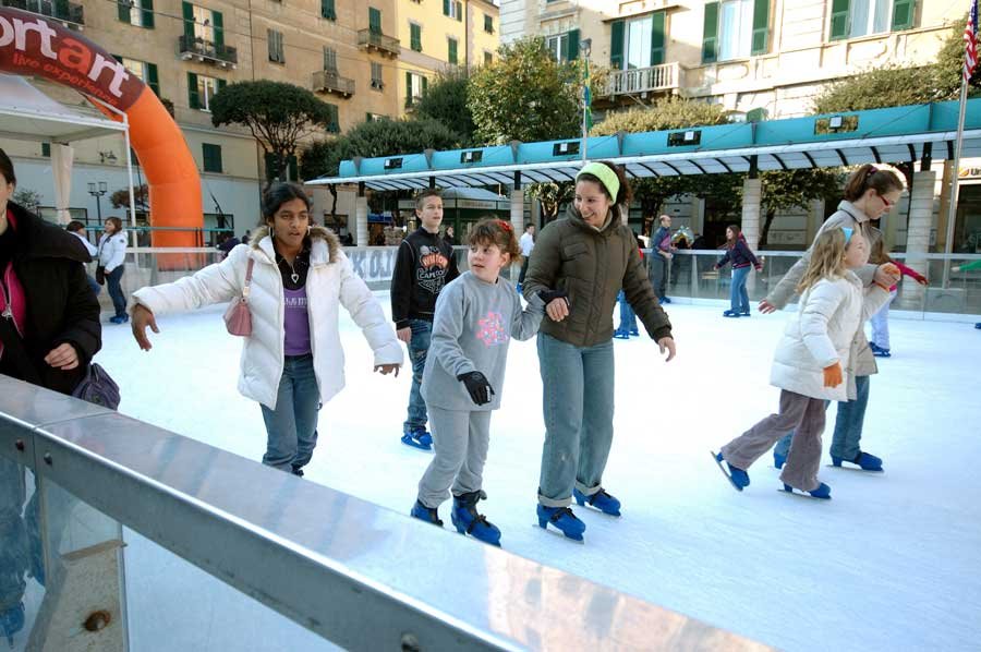 Pista di patinaggio su ghaccio by Mgas