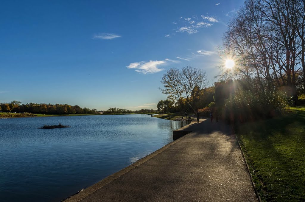 Sailing lake in the sunshine by simon.hawketts