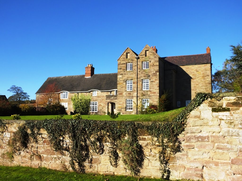 Stone farmhouse in Ettington village. Smisby, Derbyshire, UK. by bobhampshire