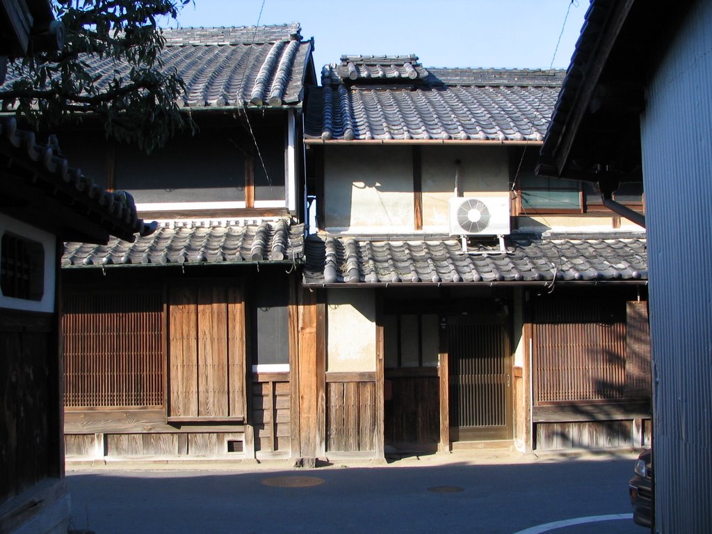 Tenri-shi, Kuranosho-cho 1 20051120【天理市蔵之庄町】 by kite5656