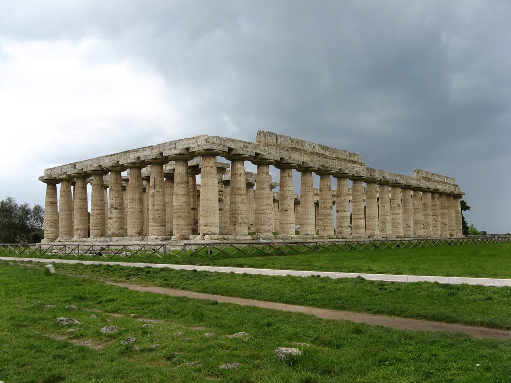 Paestum-Temple d'Héra 1 (dit Basilique) by Laurent Guyard