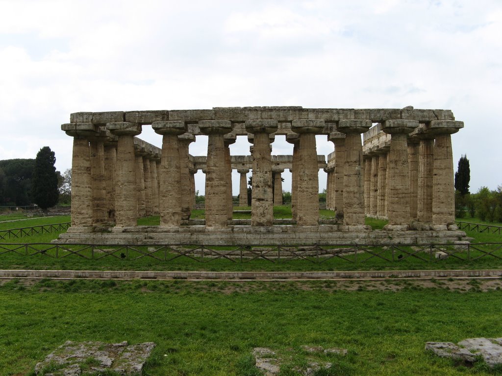 Paestum-Temple d'Héra 1 (dit Basilique) by Laurent Guyard