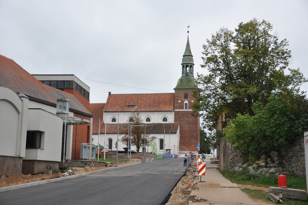 Valmieras Svētā Sīmaņa luterāņu baznīca, Valmiera, Latvija by M.Strīķis