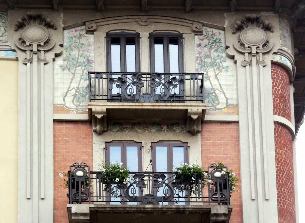 Milano, corso Magenta 96, già Casa Laugier (Antonio Tagliaferri 1905-06) by Jacques Lasserre