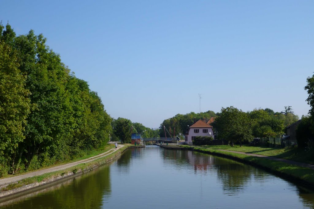 Canal de la Marne au Rhin, écluse 33 by booh