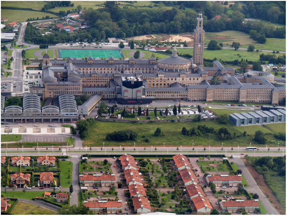 Universidad Laboral by francisco ovies