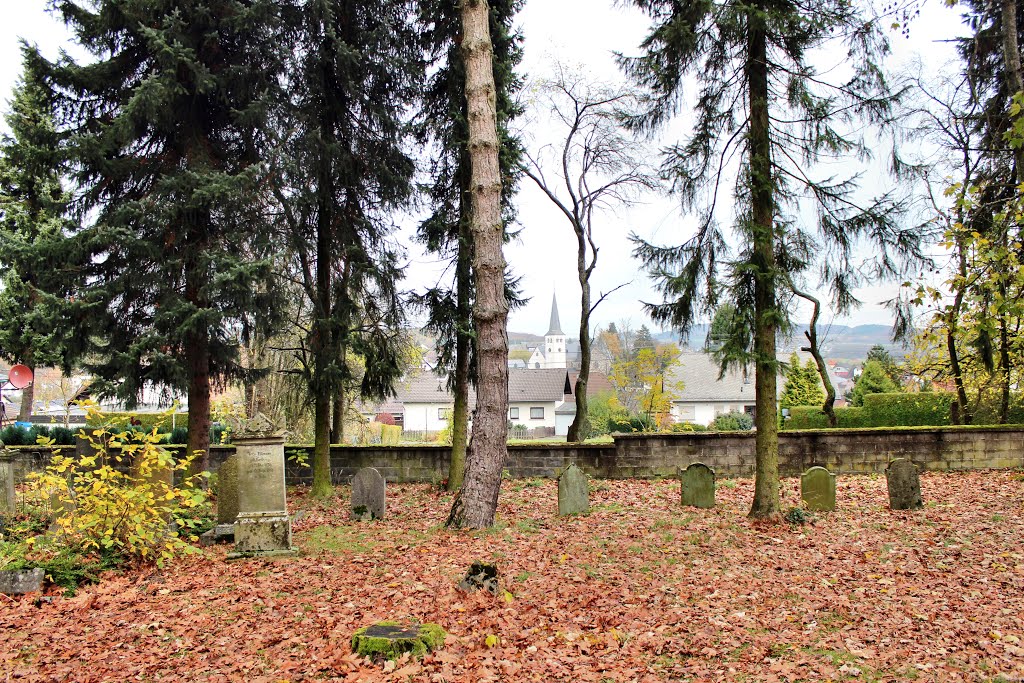 Blick vom Friedhof zur Kirche by oller rainer